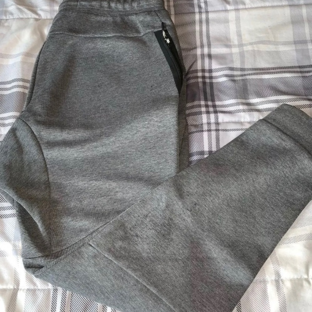 Men Nike Tech Fleece Pants (L)